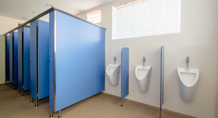 Toilettes pour hommes du camping
