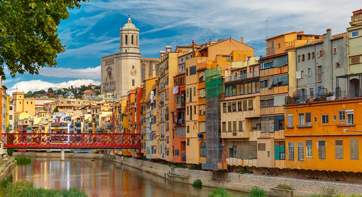 Patez découvrir Gérone en excursion depuis le camping El Pinar