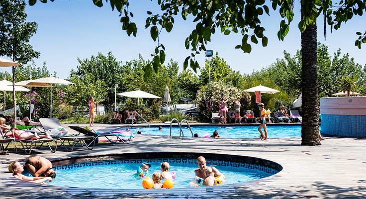La piscine du camping attend toute la famille !