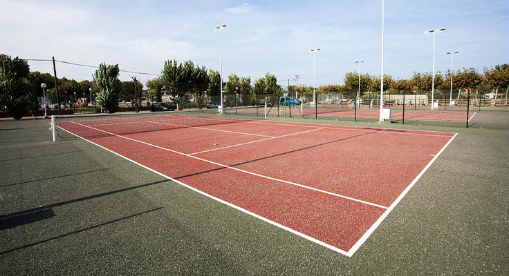 Tennis et padel au club de Blanes, à proximité du camping El Pinar